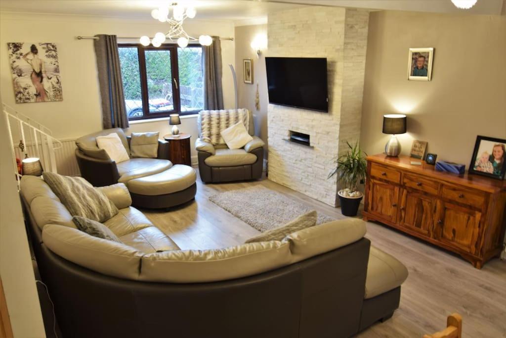 Mikes At Menai - Stylish & Spacious 3 Bed House In Menai Bridge. Екстер'єр фото