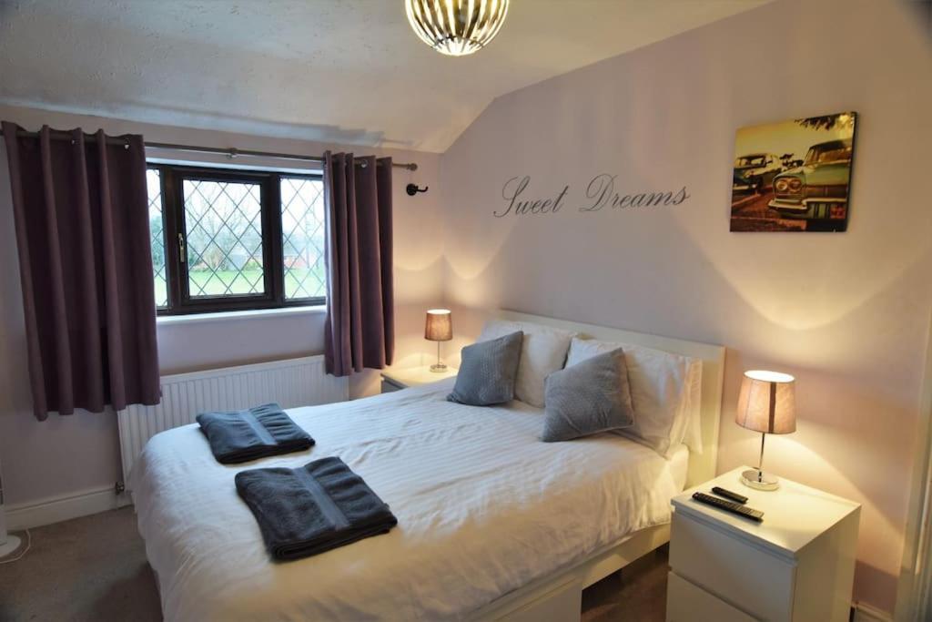 Mikes At Menai - Stylish & Spacious 3 Bed House In Menai Bridge. Екстер'єр фото