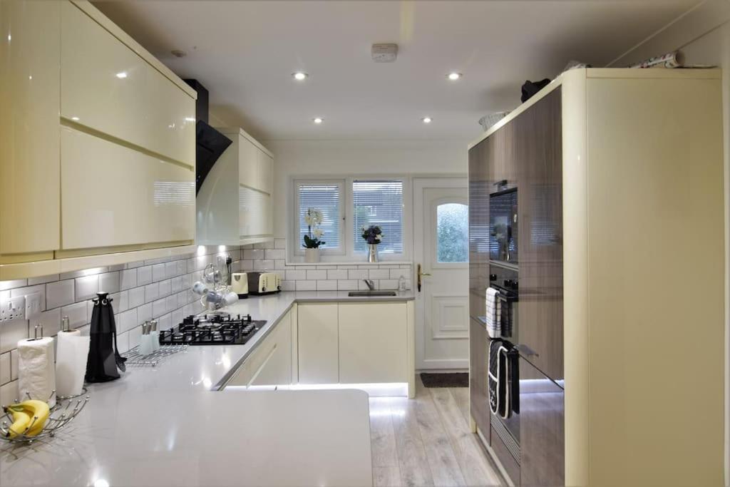 Mikes At Menai - Stylish & Spacious 3 Bed House In Menai Bridge. Екстер'єр фото