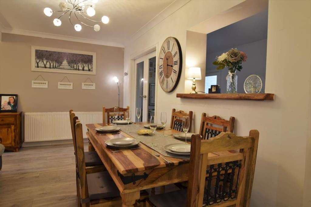 Mikes At Menai - Stylish & Spacious 3 Bed House In Menai Bridge. Екстер'єр фото