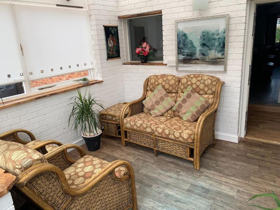 Mikes At Menai - Stylish & Spacious 3 Bed House In Menai Bridge. Екстер'єр фото