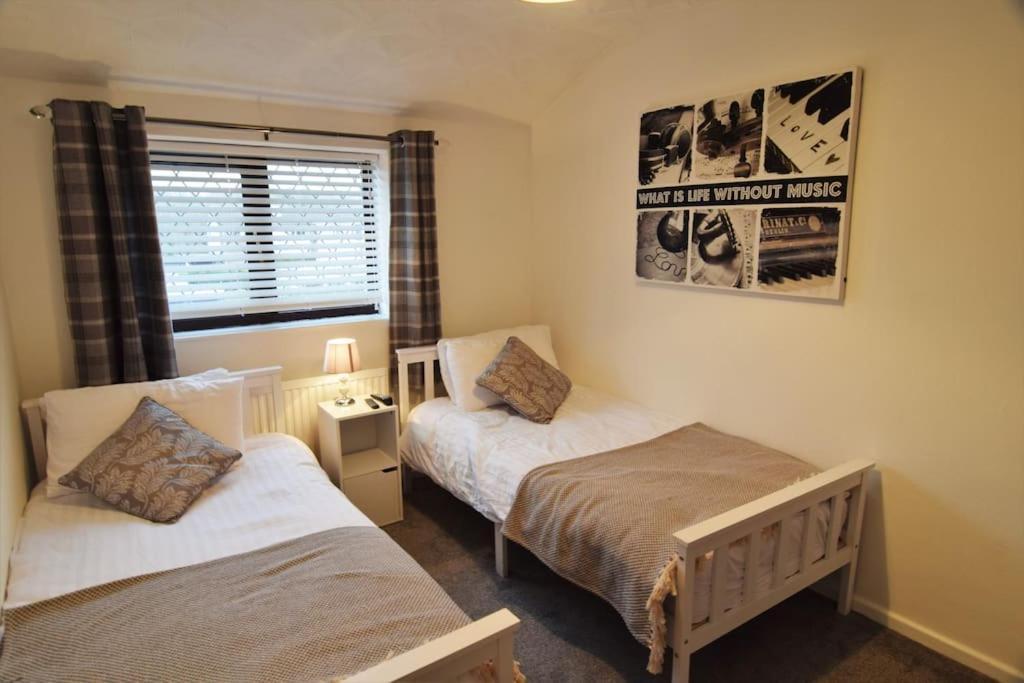 Mikes At Menai - Stylish & Spacious 3 Bed House In Menai Bridge. Екстер'єр фото